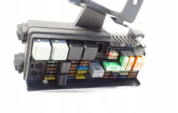 Mercedes-Benz ML W164 Relay mounting block A1649820423