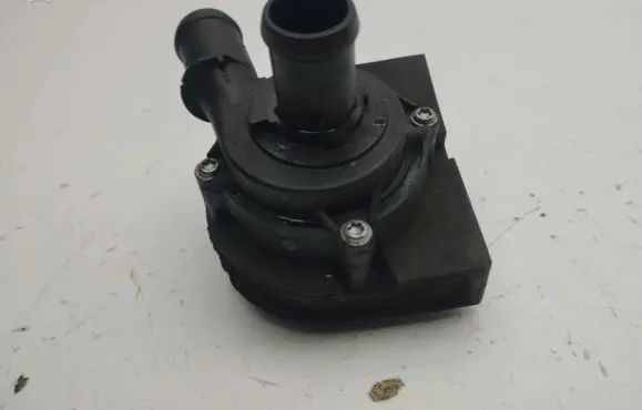 Volkswagen T-Roc Electric auxiliary coolant/water pump 5Q0965567