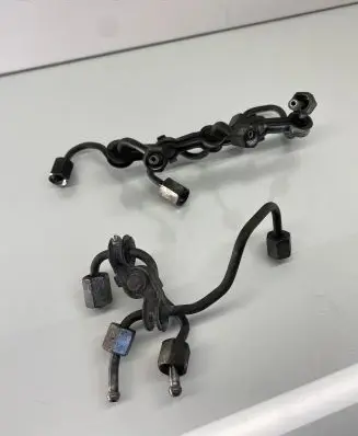 Fuel injector supply line/pipe