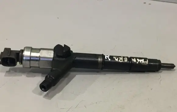 Nissan Primera Fuel injector 16600AU600