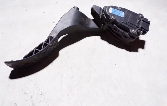Volkswagen Golf IV Accelerator throttle pedal 1J1723503H