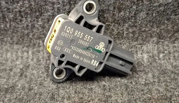 Volkswagen Eos Airbag deployment crash/impact sensor 1Q0955557
