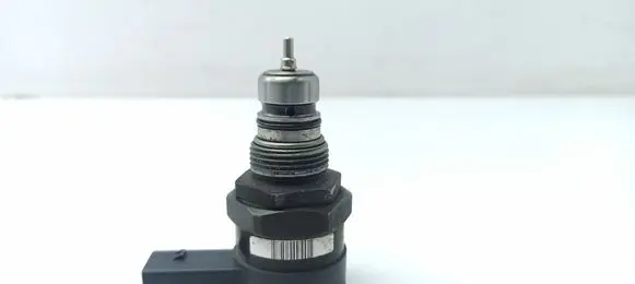 Mercedes-Benz Vito Viano W639 Fuel pressure regulator A6110780449 0281002494