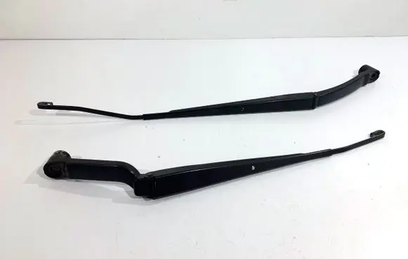 Nissan Qashqai Front wiper blade arm