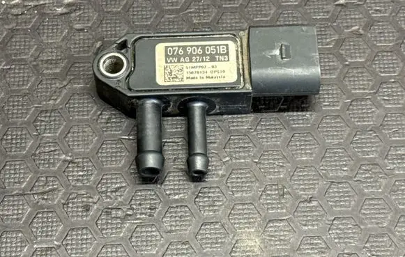 Volkswagen PASSAT B7 Exhaust gas pressure sensor 076906051B