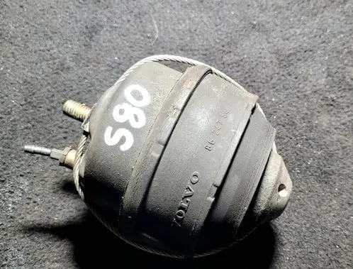 Volvo S80 Engine mount bracket