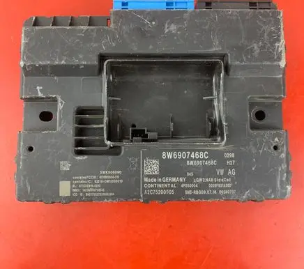 Audi Q7 4M Gateway control module 8W6907468C