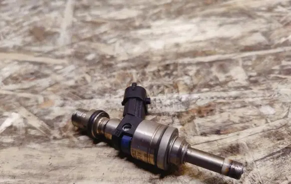 Porsche Panamera (970) Fuel injector 94811012822