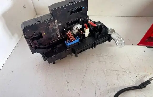Mercedes-Benz C W204 SAM control unit 5DK01102211
