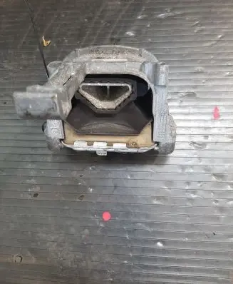 Volkswagen Golf VII Engine mount bracket 5Q0199262DB