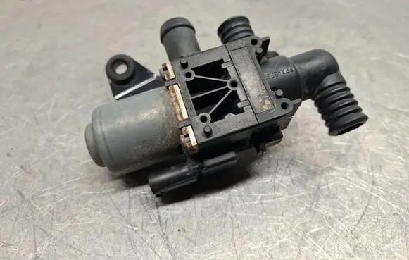 BMW X5 F15 Coolant heater control valve 6950257 64126950257 695025705