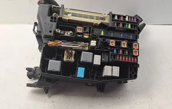 Toyota Avensis T270 Fuse box set 8274102050 8266205150