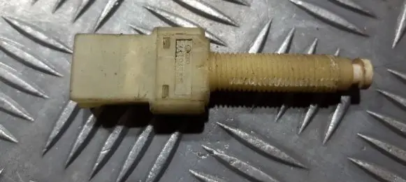 Volkswagen PASSAT B5 Brake pedal sensor switch 443945515