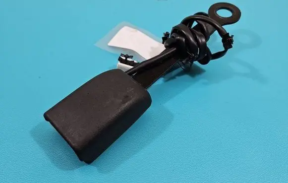 Nissan Note (E12) Front seatbelt IMPRK1466964