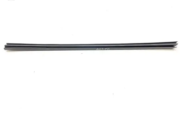 Maserati Quattroporte Rubber seal front coupe door window 