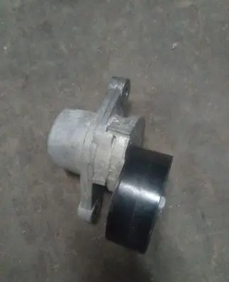 Peugeot 3008 I Generator/alternator belt tensioner E5083A111360