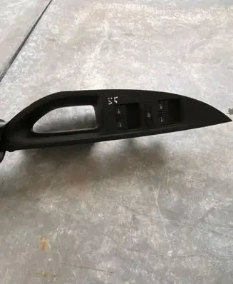Seat Altea Front door window switch trim 56022462