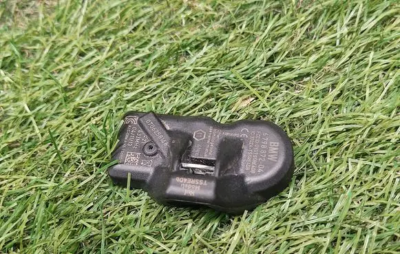 BMW 3 F30 F35 F31 Tire pressure sensor 6798872 679887204
