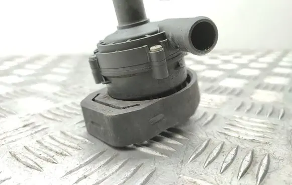 Mercedes-Benz A W176 Electric auxiliary coolant/water pump A2118350364