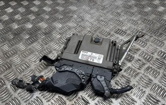 Toyota Avensis T270 Engine control unit/module 8966105F60 0281031797 1039S88649