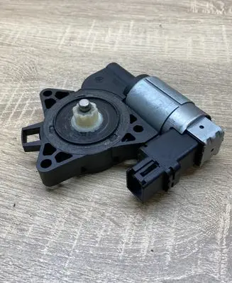 Mazda 6 Front door window regulator motor GJ6A5958X