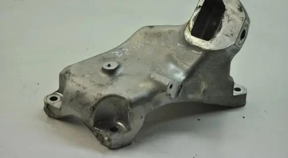 Mercedes-Benz C W205 Engine mounting bracket A1772230104