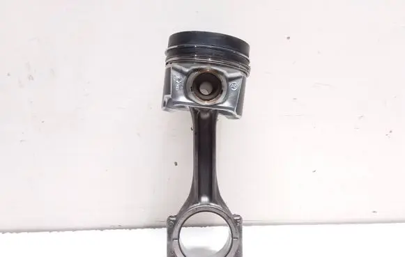 Volkswagen Tiguan Piston with connecting rod 04LA