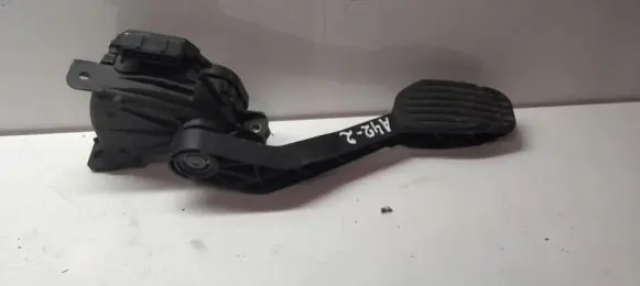 Volvo V70 Accelerator throttle pedal 30636006 A422