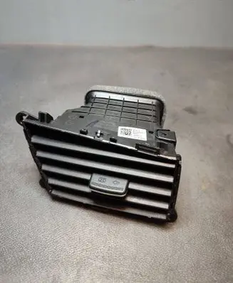 Hyundai i30 Dash center air vent grill 97410A2200