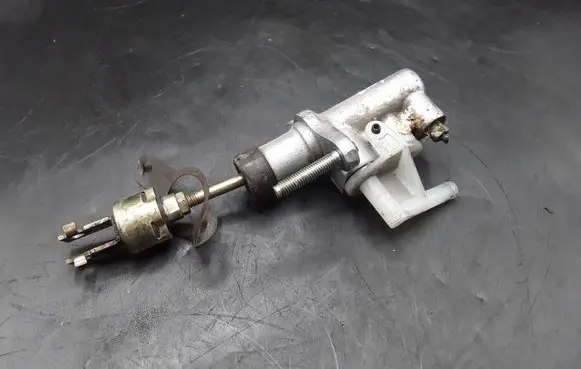Toyota Corolla E120 E130 Clutch master cylinder NOCODE