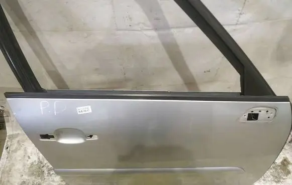 Citroen C4 Grand Picasso Front door glass trim molding 