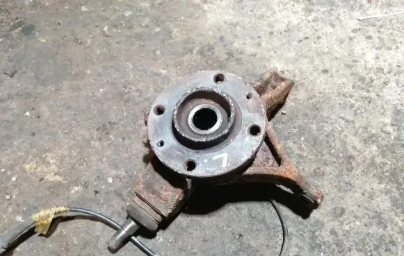 Citroen C4 I Front wheel hub