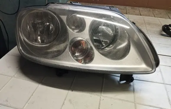 Volkswagen Touran I Headlight/headlamp 1T0941006D