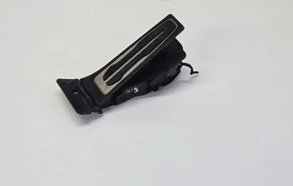 BMW 5 G60 G61 Accelerator throttle pedal 6889825