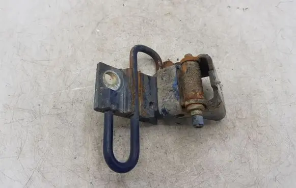 Volkswagen PASSAT B5 Front door lower hinge NOCODE