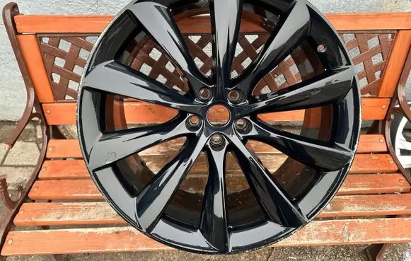 Tesla Model X R22 alloy rim 