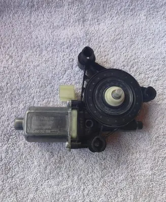 Skoda Superb B8 (3V) Front door window regulator motor 5Q0959801B