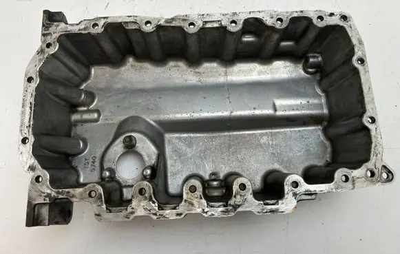 Volkswagen PASSAT B8 Oil sump 04L103603C