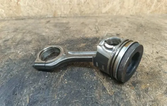 Citroen C4 Cactus Piston with connecting rod T1DB