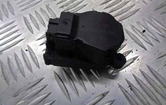 Fiat Croma A/C air flow flap actuator/motor 985100V