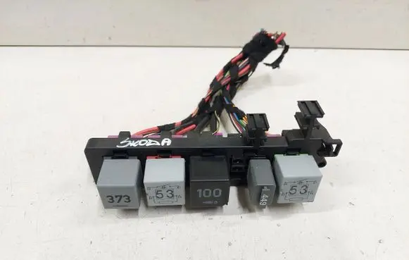 Skoda Octavia Mk2 (1Z) Relay mounting block 1K1937503