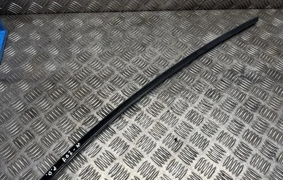 Mercedes-Benz E A207 Front door glass trim molding 11800356 4624727 A2076730883