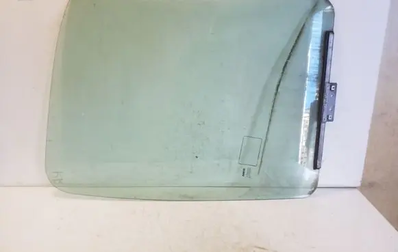 Iveco Daily 5th gen Front door window/glass (coupe) 