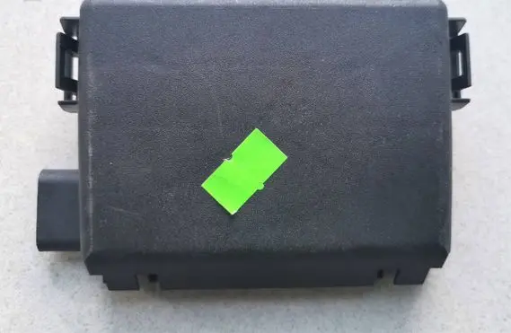 Volkswagen Bora Fuse box cover 1J0937550