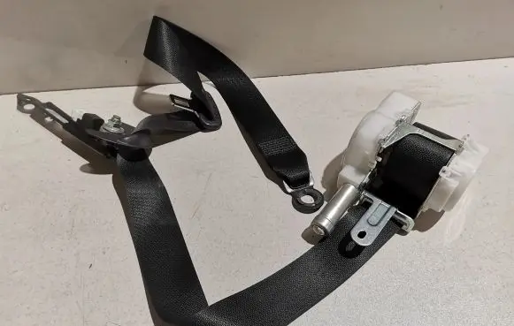 Lexus UX Front seatbelt N088601