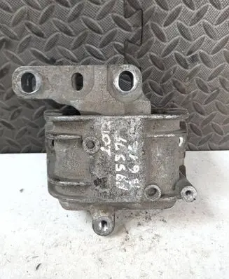 Volkswagen PASSAT B6 Engine mount bracket 1K0199262P