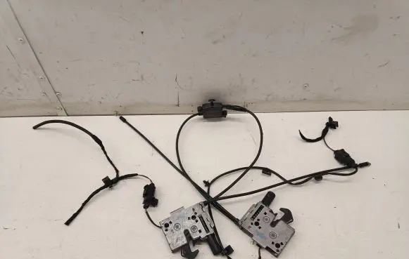 Engine bonnet/hood lock/catch