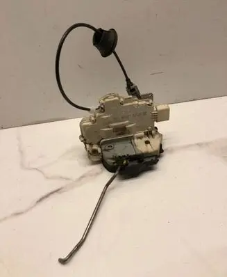 Audi A4 S4 B7 8E 8H Front door lock 8E2837016AA
