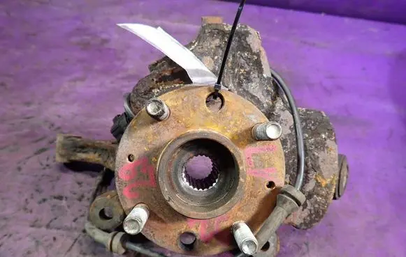 BMW 5 E39 Front wheel hub spindle knuckle