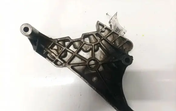 Volkswagen Golf V Engine mounting bracket 03G199207F